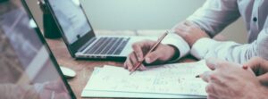 la investigación es un pilar esencial en las ventas B2B